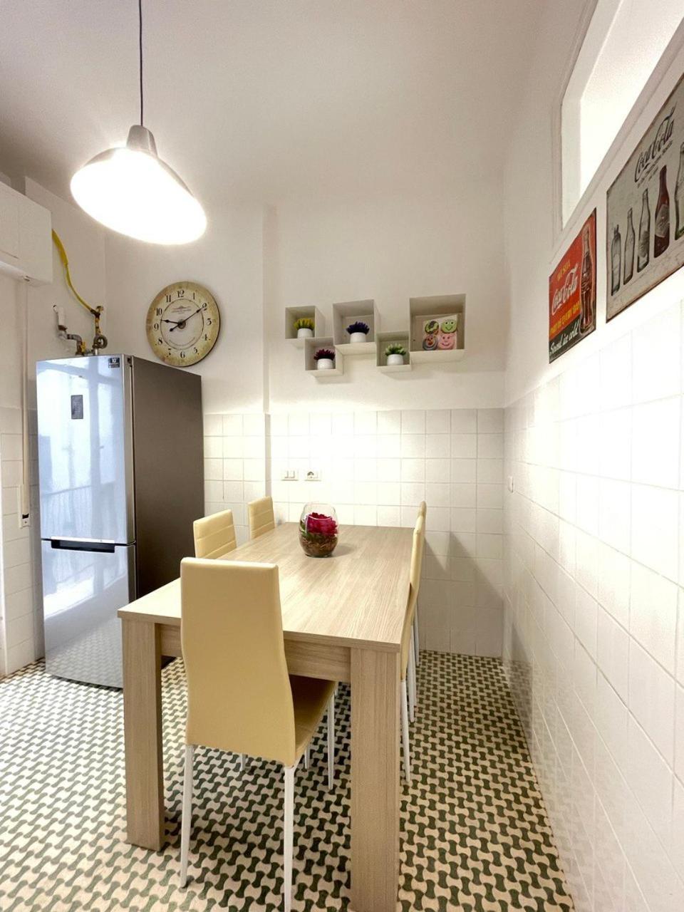 Forty1 Apartment Near Metro Cipro Rom Exteriör bild